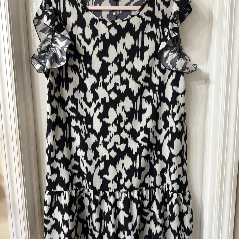 Stylish Black and White Pattern Dress. Size XL
